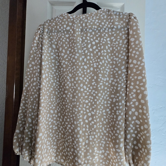 Bishop + Young Beige V-Neck Printed Blouse - Picture 2 of 3